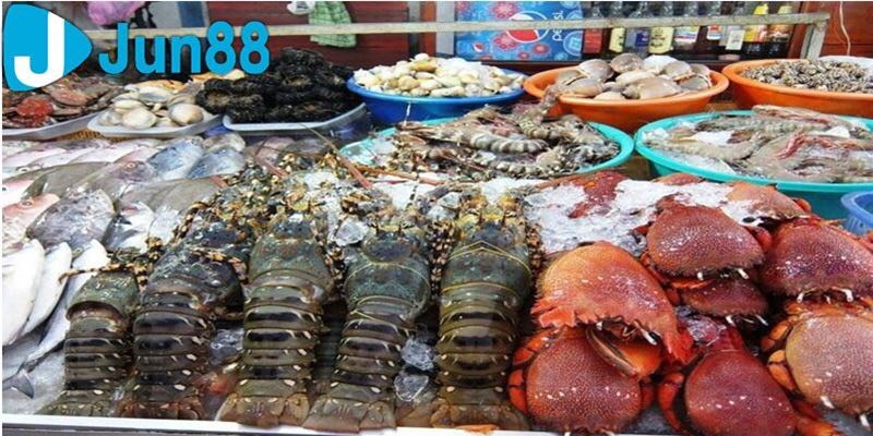 Chợ Cần Giờ - Thiên Đường Cho Các Tín Đồ Đam Mê Hải Sản Không Thể Bỏ Lỡ 6 Sáng sớm và chiều là 2 khung giờ cao điểm của chợ